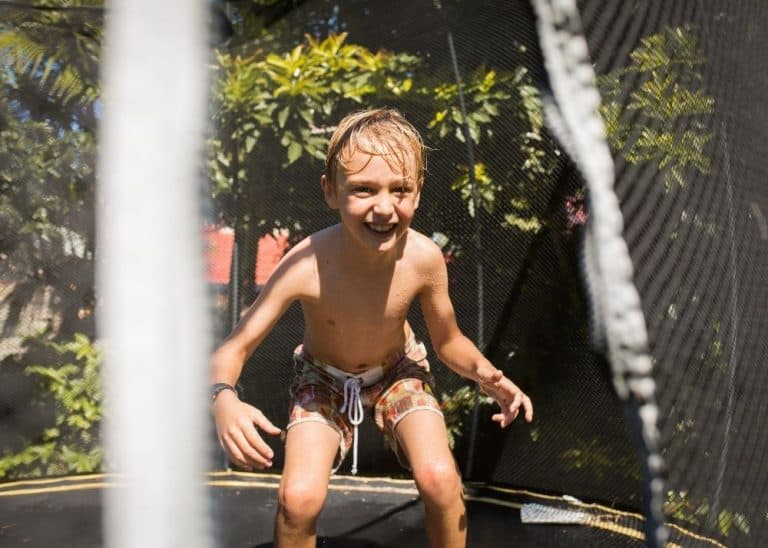 Does Wetting A Trampoline Make It Bouncier? BACKYARDABLES